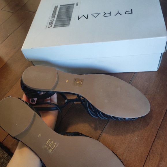 Anthro T Strap Pyramidis Sandal *Black* - Picture 2 of 2